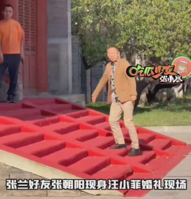 汪小菲二婚兴致不高？誓言时走神仰望天空，跟马筱梅甜笑形成对比