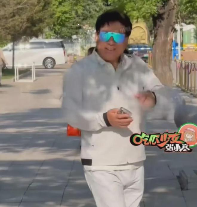 汪小菲二婚兴致不高？誓言时走神仰望天空，跟马筱梅甜笑形成对比