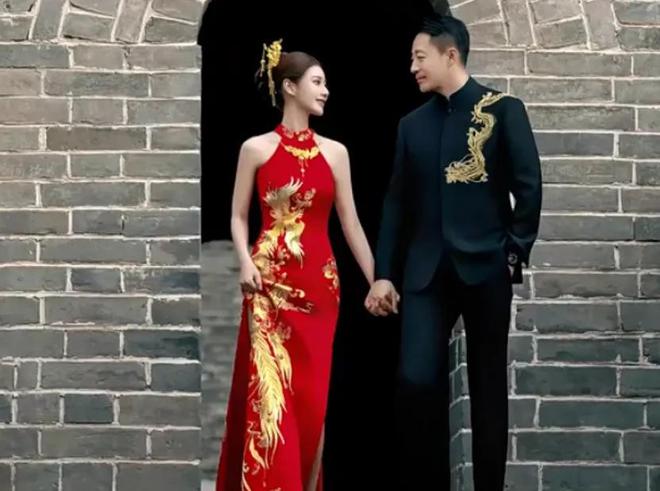 汪小菲婚礼细节：马筱梅穿三套高定，金饰设计考究，二婚也不含糊