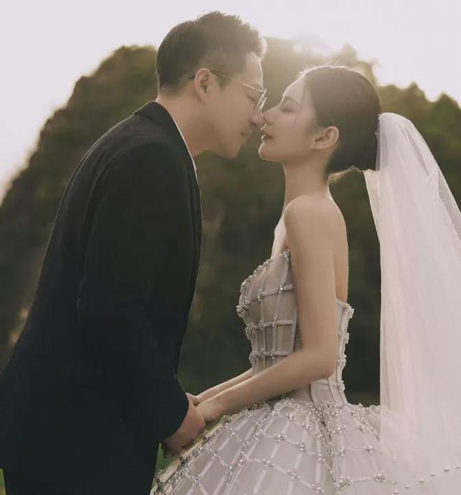 汪小菲婚宴现场曝光，和马筱梅相携敬酒，张兰送祝福句句内涵S家