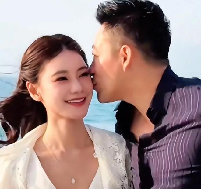 汪小菲马筱梅婚纱照来了！逆光亲吻极尽浪漫，张兰祝福两人白头