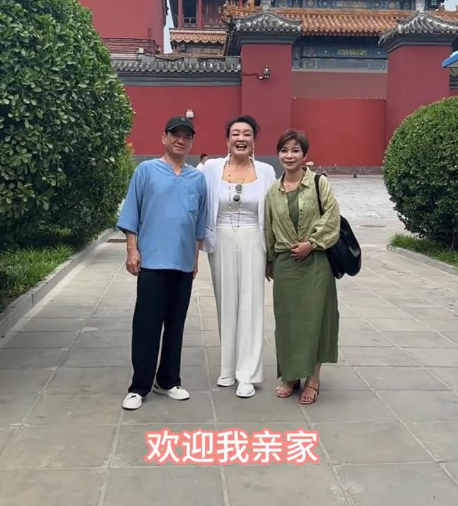 汪小菲马筱梅婚纱照来了！逆光亲吻极尽浪漫，张兰祝福两人白头