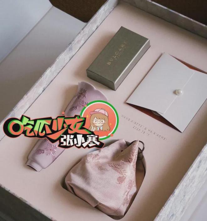 汪小菲二婚伴手礼曝光，当年跟大S回礼用仿冒品，惹上官司太抓马