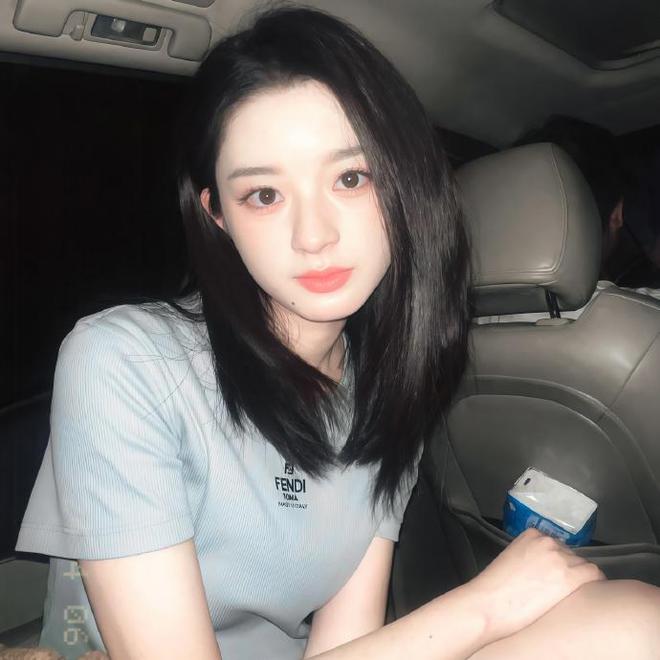 黄杨钿甜耳环风波何时休？粉丝担心高考受影响，妹妹能挺住吗？