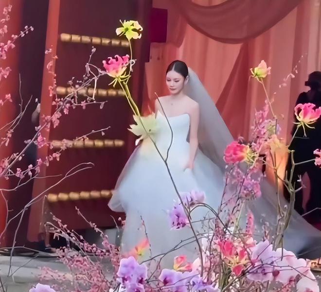 汪小菲婚礼晚宴派对，关喆唱情歌推向高潮，马筱梅妈妈感动到哭泣