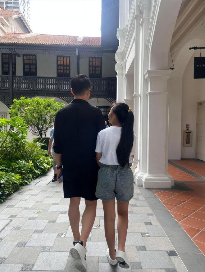 大S两个孩子不参加汪小菲婚礼原因曝光：保姆杨阿姨故意带离北京