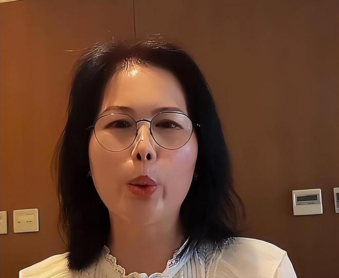 大S两个孩子不参加汪小菲婚礼原因曝光：保姆杨阿姨故意带离北京