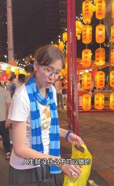 又一TVB明星退圈打工？香港过气艺人能伸能屈，内娱明星惭愧吗