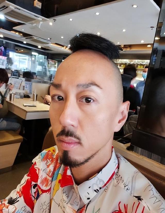 又一TVB明星退圈打工？香港过气艺人能伸能屈，内娱明星惭愧吗