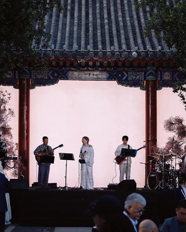 马筱梅分享婚礼高清图：至亲挚友们的相聚，一场华彩游园盛宴