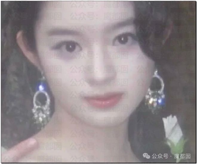 惊！黄杨钿甜百万耳环竟引发对一线顶流女星Y某家庭的质疑？