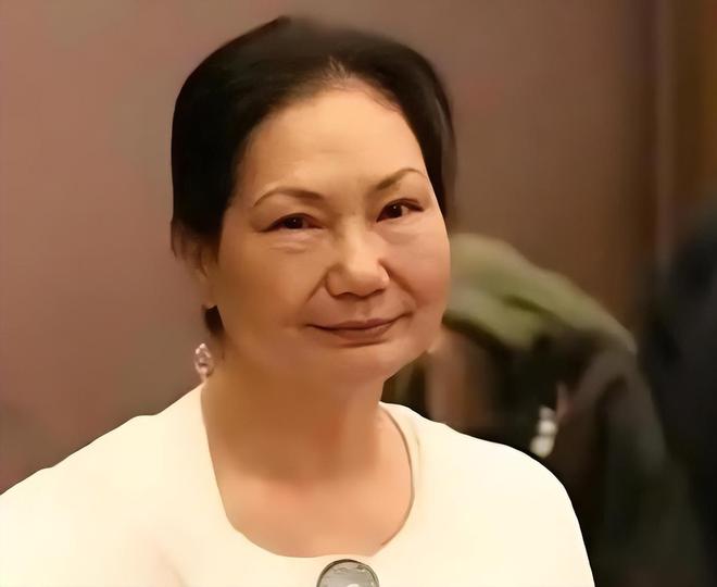 汪小菲结婚第二天，S妈透露大S雕像进度，称赞具俊晔重情重义