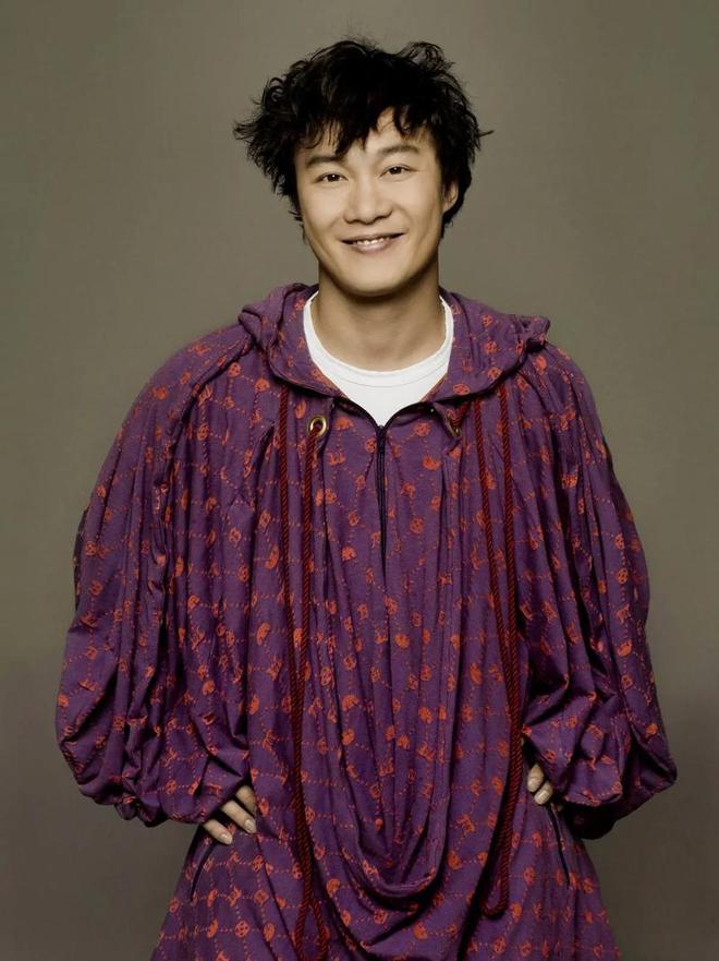 圈内人辟谣陈奕迅去世，助手说现在人好好的，演唱会延期有苦衷