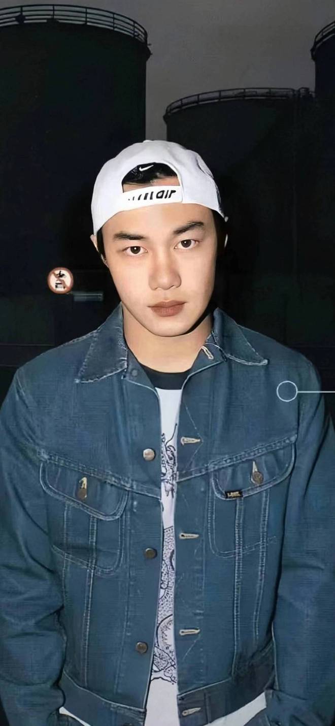 陈奕迅深夜辟谣，知情人曝本不想回应，谁在制造名人去世的闹剧？