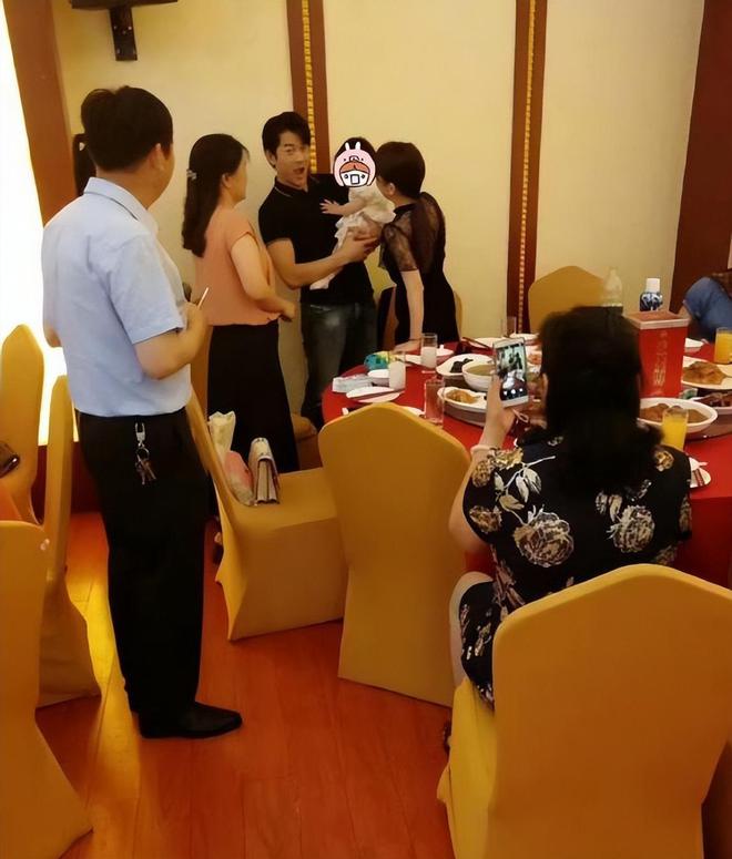 郭富城回应方媛怀三胎：小孩是上天赐的礼物，家人共同迎接幸福