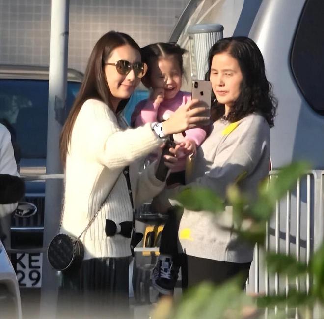 郭富城回应方媛怀三胎：小孩是上天赐的礼物，家人共同迎接幸福