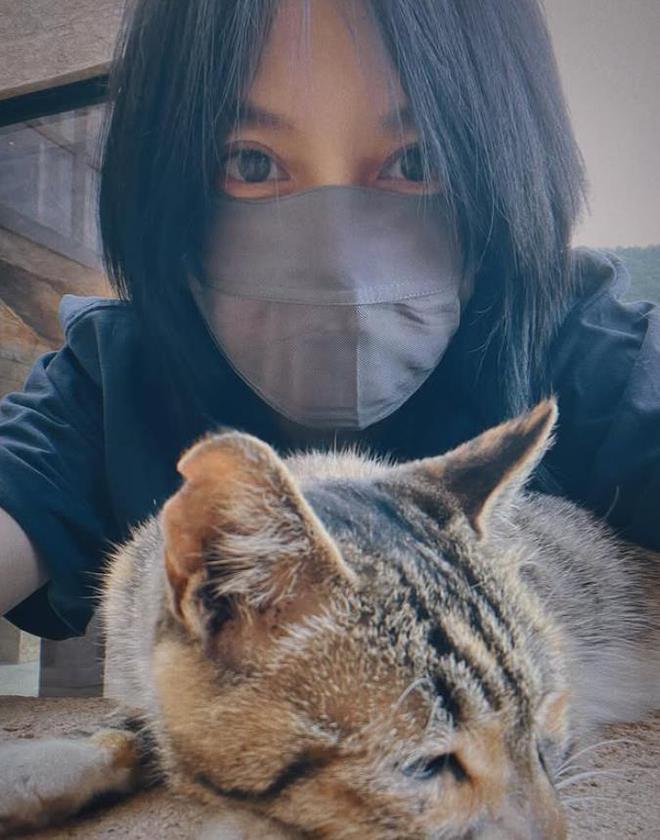 赵薇这是怎么了？520深夜发黑白照自拍！喊话：不再被恐惧束缚