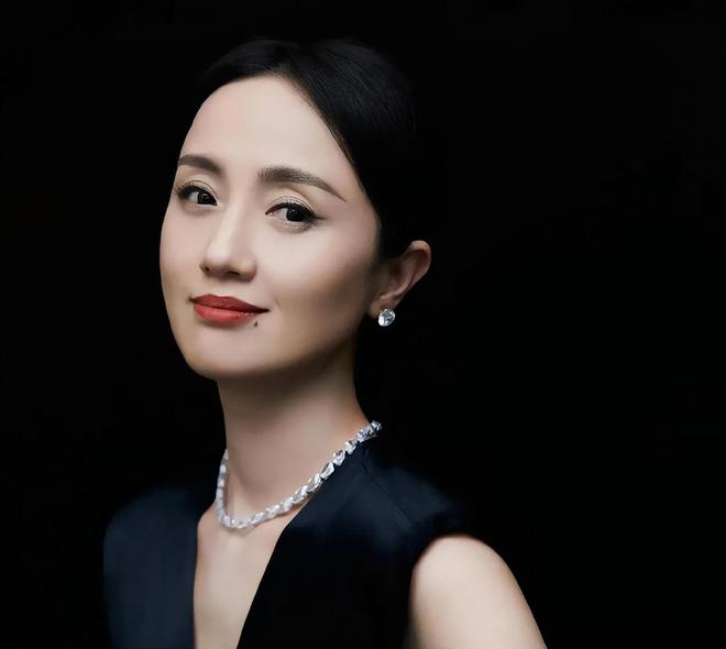 朱媛媛一生爱情圆满无憾，全家最后同框曝光，她笑容开怀无病容