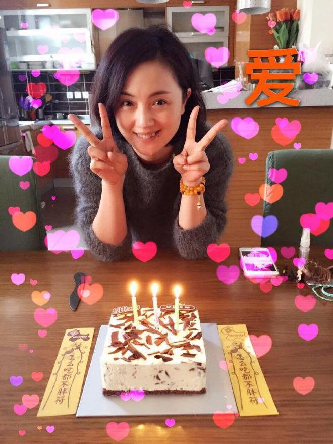 朱媛媛一生爱情圆满无憾，全家最后同框曝光，她笑容开怀无病容