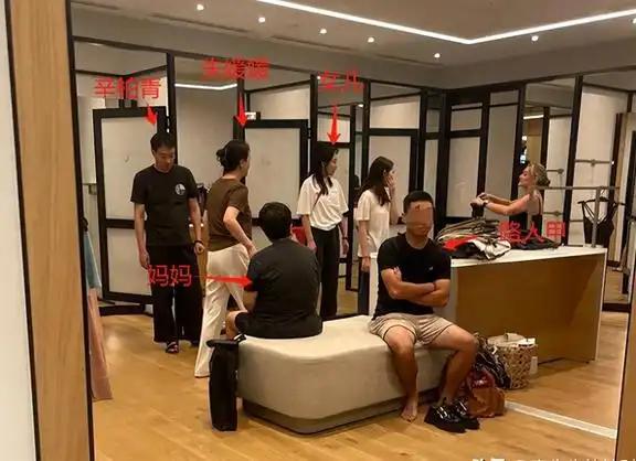 朱媛媛一生爱情圆满无憾，全家最后同框曝光，她笑容开怀无病容