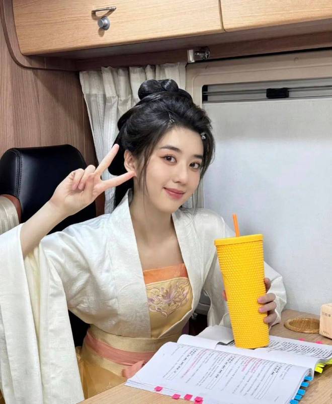 李凯馨前助理承认录音系捏造：和经纪公司闹矛盾，赴山海能播了吧