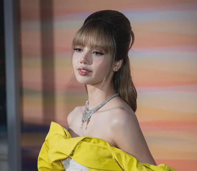 刘亦菲瘦了！和Lisa同框生图曝光，网友直言好像大小姐和女佣