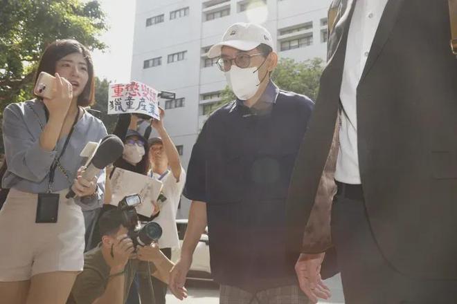 黄子佼离婚细节曝光！净身出户、孩子归妈妈，网友直呼早该离了