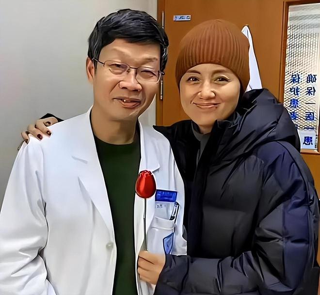 朱媛媛住院治疗照：面黄且身形消瘦，临终前靠流食补充营养