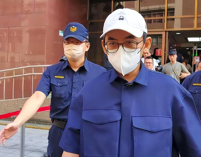 爆料黄子佼和孟耿如离婚，5年婚姻终结，男方选择净身出户