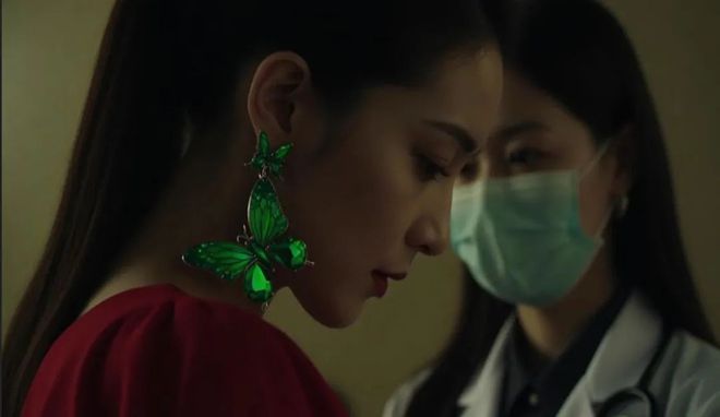 黄小姐和董小姐，犯了同样的错