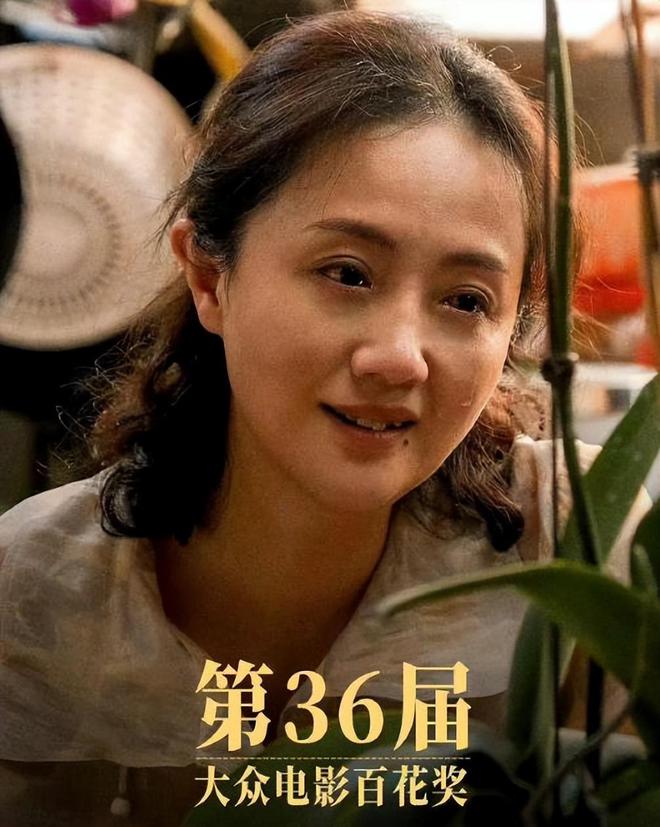 刘敏涛含泪奔赴朱媛媛告别仪式，双手合十哭泣不止