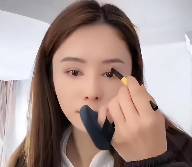 林峰老婆520晒网图P掉商家logo，被发现后又删除评论