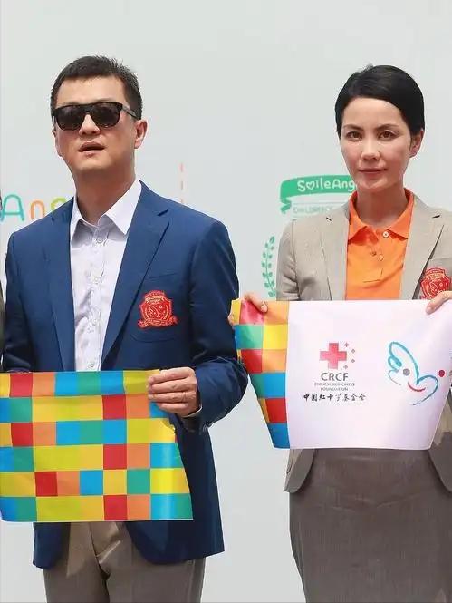 李亚鹏不再隐瞒！坦言地产公司卖了70多亿，破产或与王菲有关系