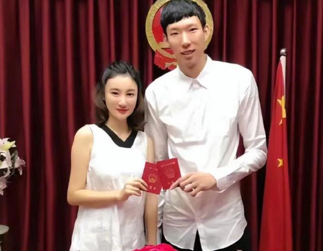 媒体人：周琦妻子的小作文更适合发在朋友圈或者面向女性群体阅读