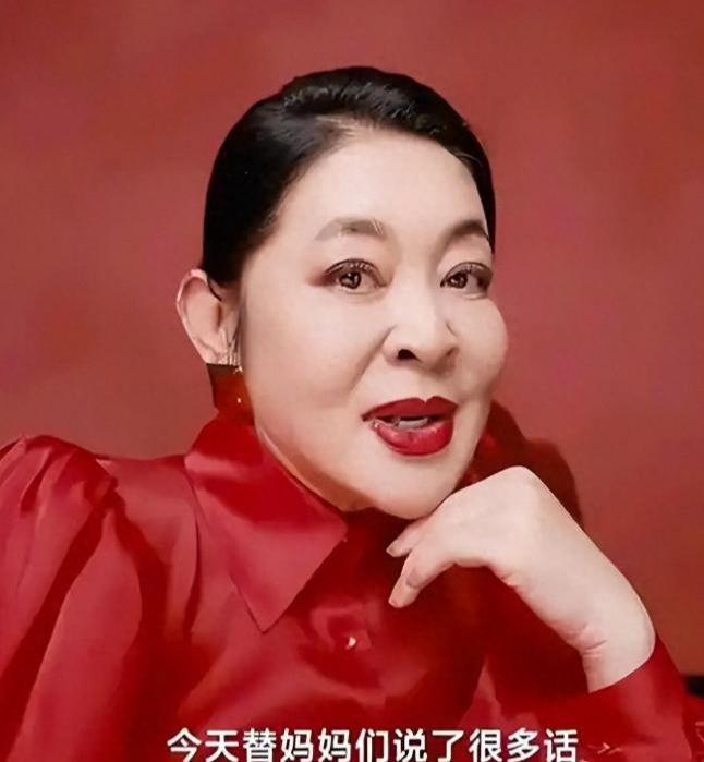面相变了，66岁的倪萍再陷整容风波，难怪陈凯歌当初选了陈红