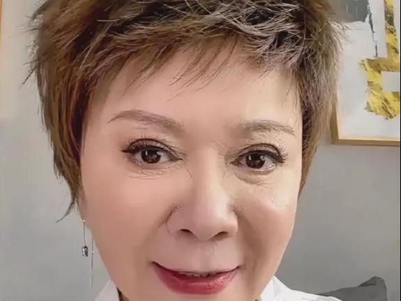 面相变了，66岁的倪萍再陷整容风波，难怪陈凯歌当初选了陈红