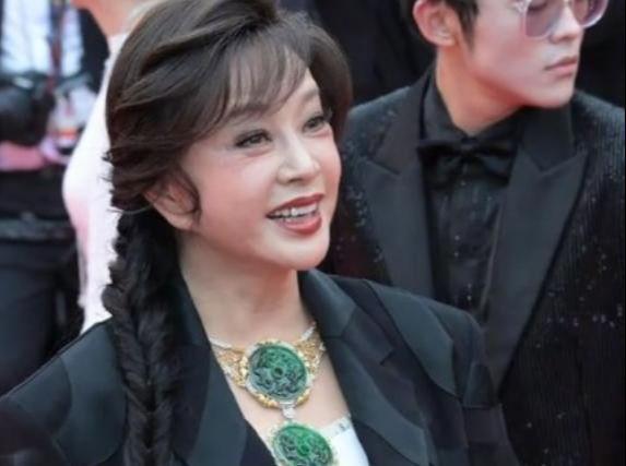 面相变了，66岁的倪萍再陷整容风波，难怪陈凯歌当初选了陈红