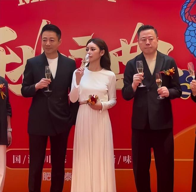 马筱梅正式成为“汪太太”，和汪小菲共享85亿身家，远超当年大S
