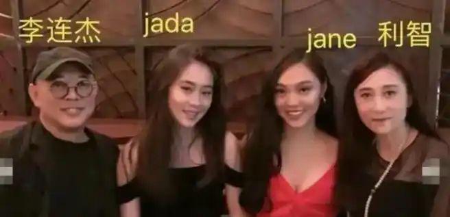 李连杰小女儿大学毕业，武打巨星在美遭围堵！