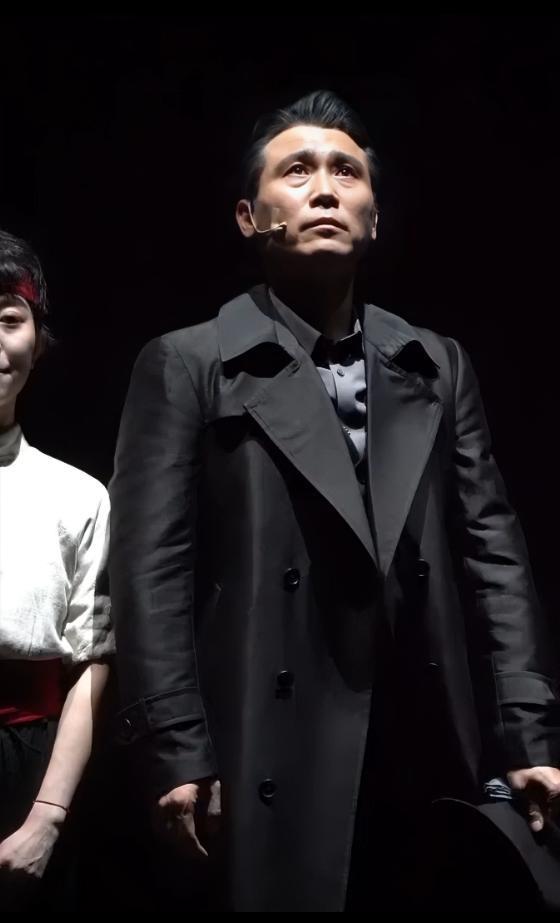 朱媛媛离世第八天，李乃文演出谢幕时隔空安慰辛柏青：你有我们！