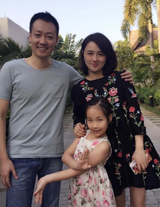 朱媛媛离世第八天，李乃文演出谢幕时隔空安慰辛柏青：你有我们！