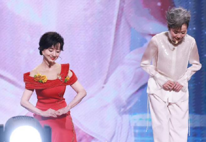 叶童退出新白演唱会，3点理由说服粉丝，搭档赵雅芝该何去何从？