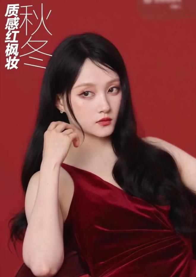 关晓彤近期状态大翻车，广告片发胖新剧显垮，网友劝其少喝酒