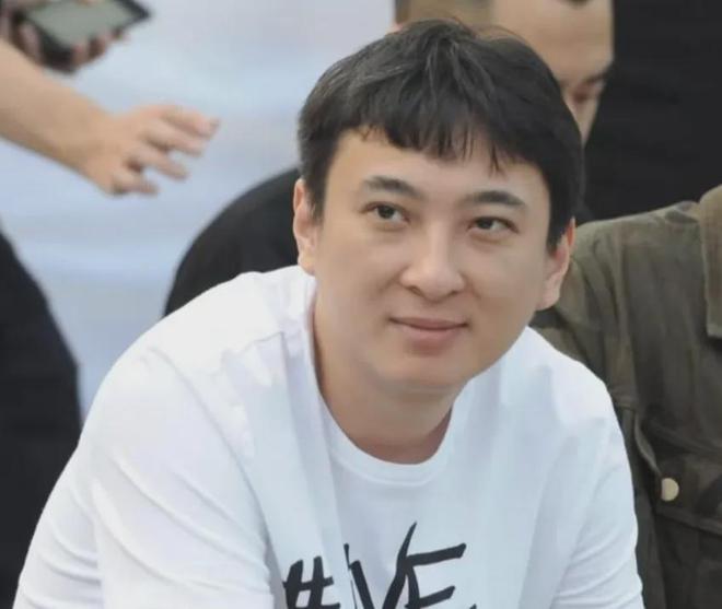王思聪给前女友刷礼物，被吐槽怎么不给女儿打钱，黄一鸣尴尬了