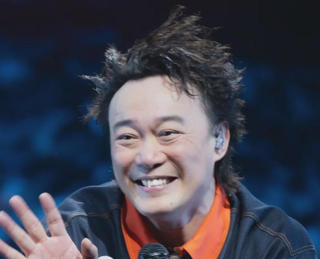 太拼！台媒曝陈奕迅演唱会票房超5500万，怪不得身体没恢复就上台