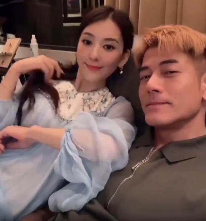 二女儿给郭富城扎巨型蝴蝶结，方媛怀三胎的消息再次坐实