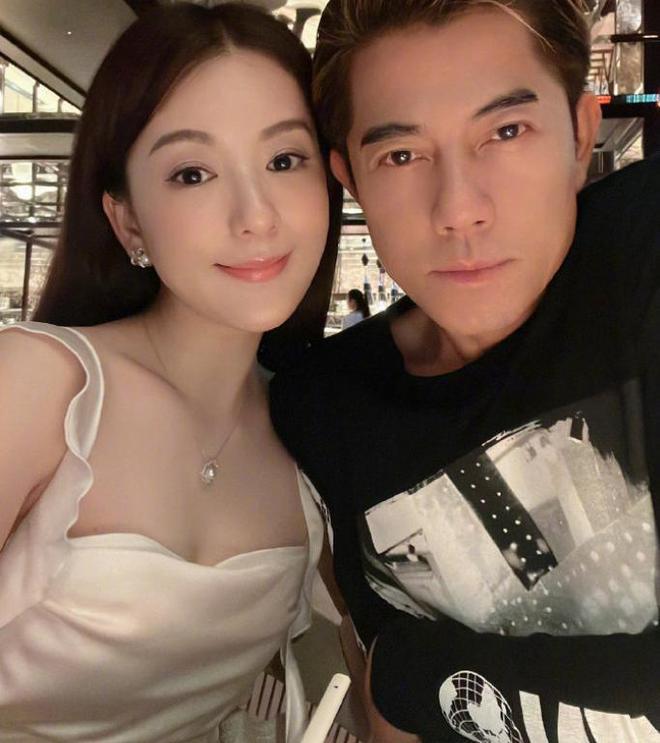 二女儿给郭富城扎巨型蝴蝶结，方媛怀三胎的消息再次坐实