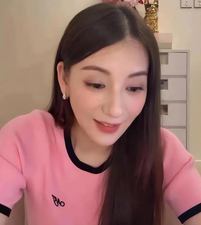 二女儿给郭富城扎巨型蝴蝶结，方媛怀三胎的消息再次坐实