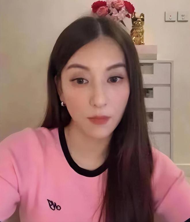 二女儿给郭富城扎巨型蝴蝶结，方媛怀三胎的消息再次坐实
