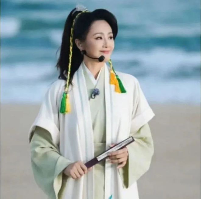 人物||离开央视的女主播们